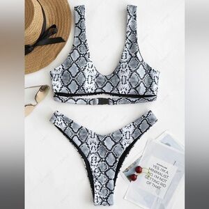 Snakeskin buckle bikini